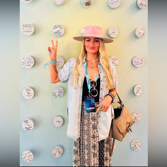 VAN SOLEIL IS LIVE 🌻 PLEASE RE-LIKE ✨    💛I SOLD MY 1st LISTING - Picture 15 of 16